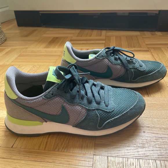 Nike Women’s Blue / Lime Green Sneakers - Picture 2 of 4